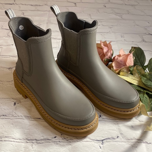 Hunter Shoes - Hunter Refined Stitch Chelsea Boot NWOT